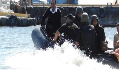 جهود مكثفة لانتشال المفقودين من حادث سقوط سيارة من أعلى عبارة فى مياه النيل بقنا 