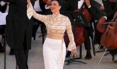 بالصور| إطلالة أنيقة للنجمة ديانا كرزون في احتفالات اليوبيل الفضي في الأردن