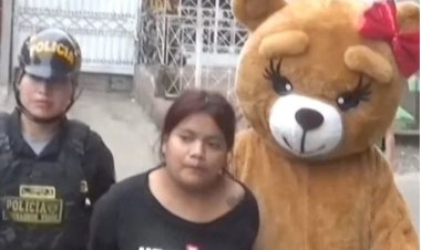 شرطي يتنكر بذي دب لتنفيذ هجوم مفاجئ