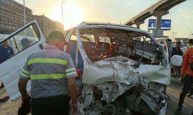 إصابة 7 أشخاص في انقلاب ميكروباص بشارع التسعين الجنوبي بالقاهرة الجديدة