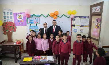 “لفتة إنسانية ”…فريق من النيابة العامة يصطحب الطفلة حور ضحية التنمير للمدرسة 