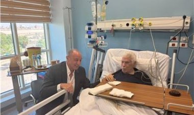 الخطيب يطمئن على حسن شحاتة في المستشفى