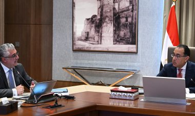 مدبولي يُتابع مع رئيس الهيئة الاقتصادية لقناة السويس ملفات العمل