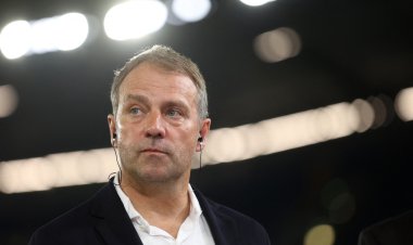 بعد إنهاء التعاقد مع «تشافي».. برشلونة يعين «فليك» مديرا فنيا