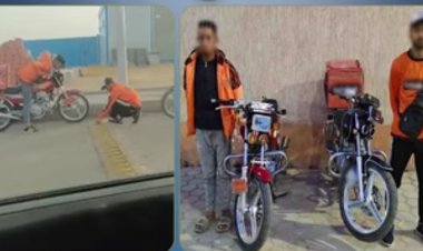 ضبط عاملي دليفيري أتلفا مطب صناعي عمداً بحدائق أكتوبر للسير عكس الاتجاه