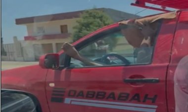  القبض على قائد سيارة أخرج قدمه من الشباك أثناء القيادة بالبحيرة 