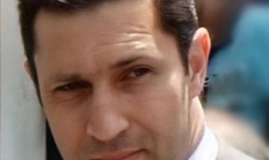 "بداية لمخطط أمريكي".. علاء مبارك يعلق على مقترح ترامب بتهجير أهل غزة إلى مصر والأردن