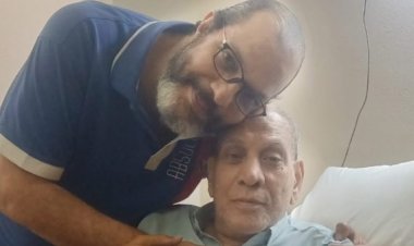 منير مكرم يطمئن جمهوره بعد خروجه من المستشفى