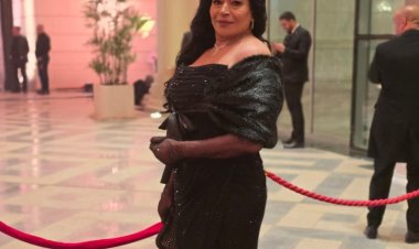 بأقل التفاصيل.. صفوة تخطف القلوب بفستان أسود وعقد رقيق