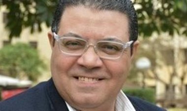 أيمن نور الدين  رئيس تحرير" العاصمة" يقدم واجب العزاء للكاتب الصحفى شريف نادر