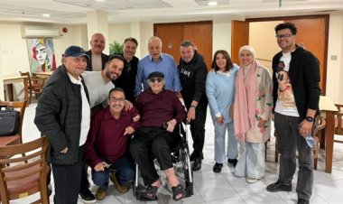 نقابة المهن التمثيلية تزور محيي إسماعيل داخل دار إقامة كبار الفنانين