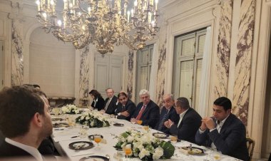 وزير التعليم العالي يعقد اجتماعًا مع العلماء المصريين بفرنسا