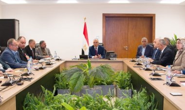 وزير الري يتابع حالة الترع والمصارف ومحطات الرفع وإزالة التعديات بالمحافظات