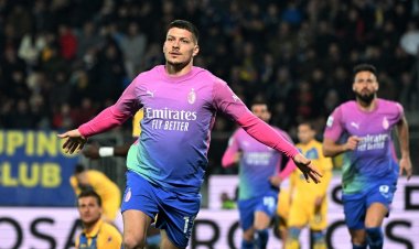 ميلان يتخطّى عقبة فروسينوني بصعوبة في الدوري الإيطالي