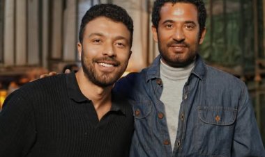 أحمد خالد موسى يمازح عمرو سعد بعد حديثه عن الاعتزال: اعتزال ايه بعد الشر أنا وراك لحد ما تنتحر