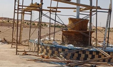 بعد سخرية السوشيال ميديا.. إزالة مجسم براد الشاي من مدخل مدينة أسوان