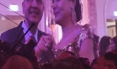 خاص العاصمة .. صورة جديدة تجمع بين  الإعلامي عمرو أديب وسيدة الأعمال دينا طلعت