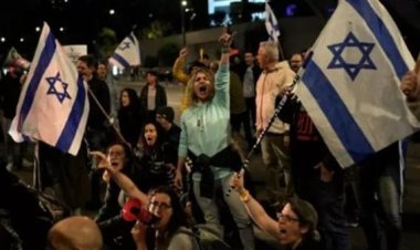 احتشاد ضخم في تل أبيب يطالب برحيل الحكومة وإجراء انتخابات برلمانية مبكرة