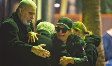 انهيار لمياء الأمير في عزاء شقيقها طارق الأمير| صور