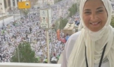 بملابس الإحرام.. دنيا سمير غانم توثق لحظات روحانية من داخل المسجد النبوي الشريف