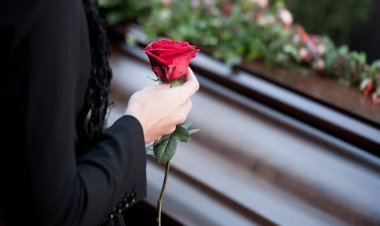 سيدة صينية تستعيد وعيها داخل تابوت بعد إعلان وفاتها بيوم