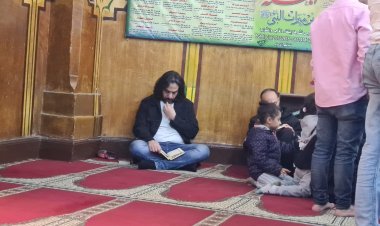 الفنان بهاء سلطان أول الحاضرين في جنازة والد زوجته| فيديو