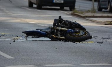 إصابة 3 أشخاص جراء حادث بين ميكروباص ودراجة نارية بالدويقة