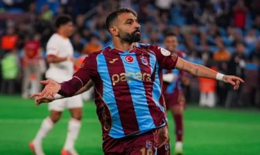 محمد صلاح يغادر إلى مصر للانضمام لمعسكر المنتخب.. ورئيس طرابزون سبور وأسرته برفقته