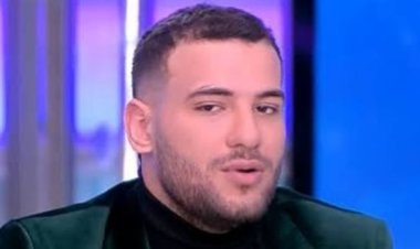 احتجاج المطرب مسلم أمام نقابة المهن الموسيقية والأمن يتدخل