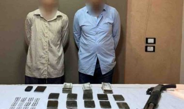 الداخلية تكشف تفاصيل ضبط تاجر مخدرات ونجله بعد تداول فيديو يوثق نشاطهما بالبحيرة