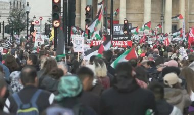 تحية للعدالة والسلام.. آلاف المتظاهرين يغزون شوارع لندن مطالبين بوقف الحرب في غزة