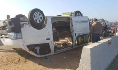 بالأسماء.. إصابة 14 شخص في حادث انقلاب ميكروباص بالدقهلية