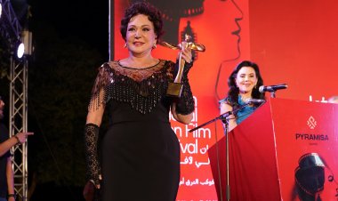 لبلبة تبكي متأثرة بتكريمها في مهرجان أسوان: "وهبت عمري كله للفن"