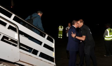 خالد بيبو يعقد جلسة مع رئيس بعثة الأهلي فور الوصول الكونغو 