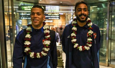 بالورود.. استقبال حافل لبعثة الأهلي في قطر