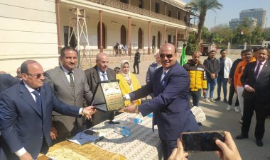 وكيل «تعليم الجيزة» يكرم قدامي خريجى مدرسة السعيدية