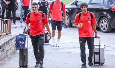 بعثة الأهلي تصل إلى برشلونة استعدادا لكأس "خوان جامبر"