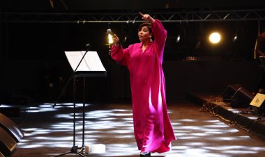 شيرين عبدالوهاب لجمهورها في الكويت:  "هقعد سنجل طول عمري"