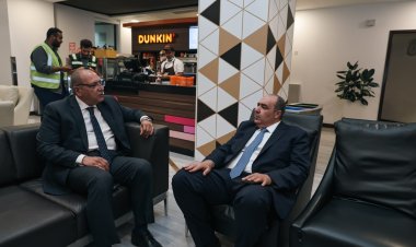 السفير المصري ونائب الرئيس التنفيذي لهيئة الترفيه يستقبلان الأهلي في مطار الرياض