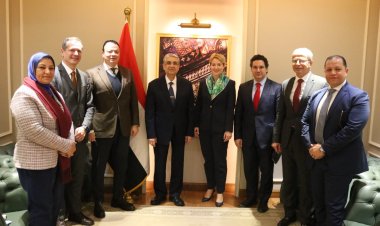 وزير الكهرباء يلتقي نائبة وزير البيئة والطاقة اليوناني