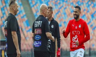 قائد بمعنى الكلمة.. حسام حسن يهنئ صلاح بالتتويج بالدوري الإنجليزي