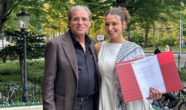 بالكوفية الفلسطينية.. خالد يوسف يحتفل بتخرج ابنته مايا من جامعة أمستردام