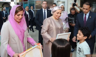 انتصار السيسي  توجه الشكر لـ  حرم جلاله سلطان عمان بعد زيارتها مستشفي ٥٧٣٥٧