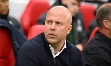 بعد تعرضه لانتقادات بسبب أدائه.. آرني سلوت مدرب ليفربول يدافع عن محمد صلاح