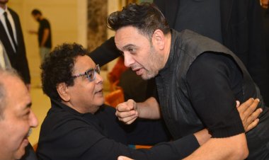 منير وتامر حسني وقمر وفؤاد وزينه ورمزي ورامي صبري وكهربا والشيناوي في عزاء أحمد عصام