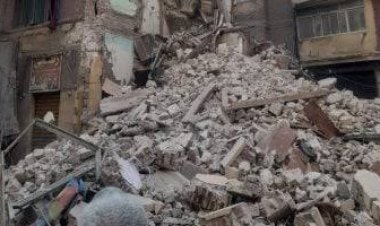 انهيار جزئي بعقار  متهالك مكون من 3 طوابق في مصر القديمة 
