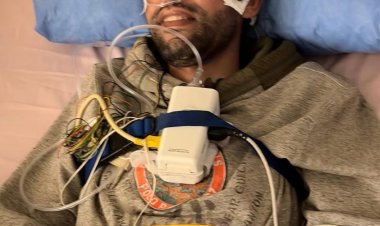 صورة مؤمن زكريا بأجهزة طبية تثير القلق حول حالته الصحية