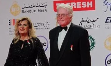 حسين فهمى وزوجته أول حضور افتتاح مهرجان القاهرة السينمائى