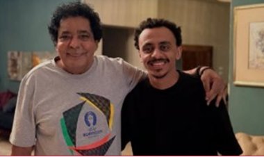 كزبرة يفاجئ جمهوره بصورة مع محمد منير: مجروح من صحابي الفترة دي