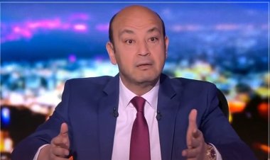 عمرو أديب يقارن بين الأهلي والزمالك: الأهلي أخد 3 أراضي وبيفكر يشتري محمد صلاح.. والزمالك مش قادر يرجع أرضه